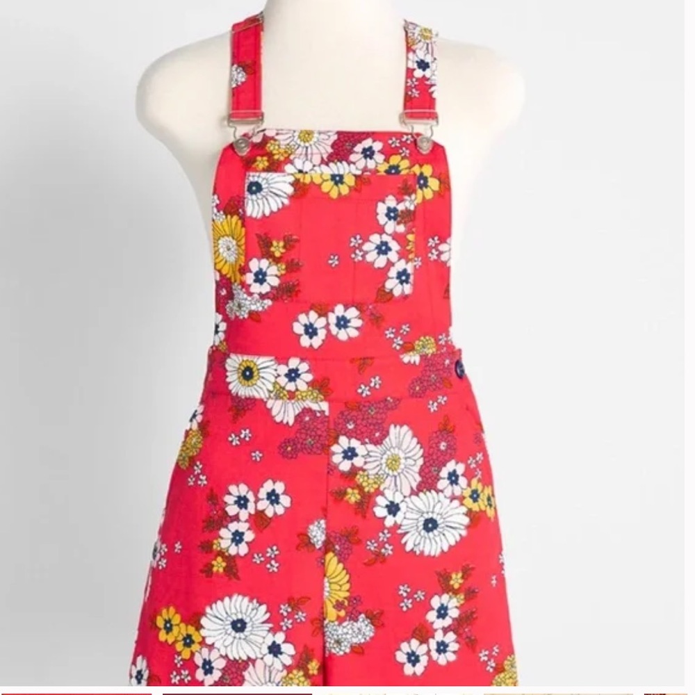 ModCloth NWT Short Overalls Romper Shortalls Red Floral Size 8